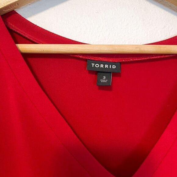 Torrid Studio Knit Red V-Neck Flutter Sleeve Peplum Top Size 3 - Picture 2 of 7